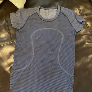 Lululemon blue & white shirt sleeve top